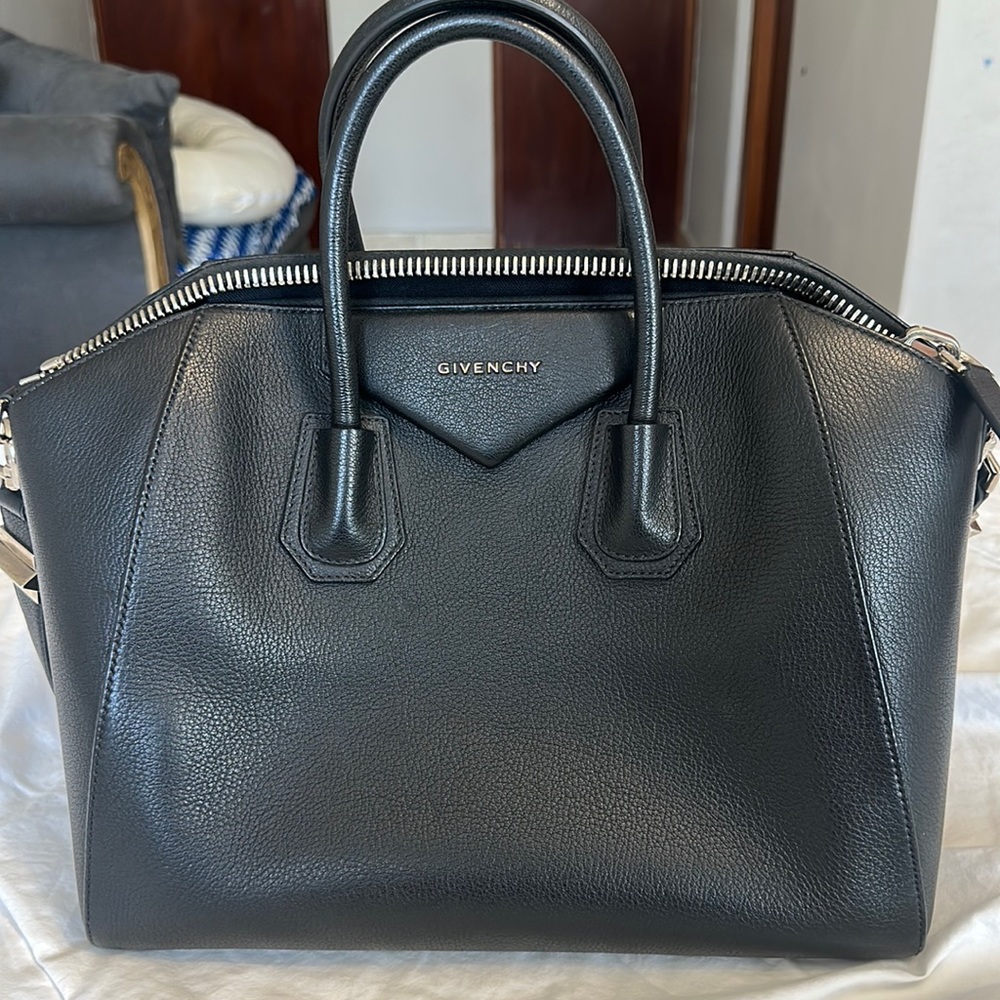 Givenchy Medium Antigona